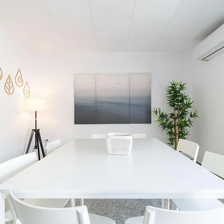 Center 6 Apartment *